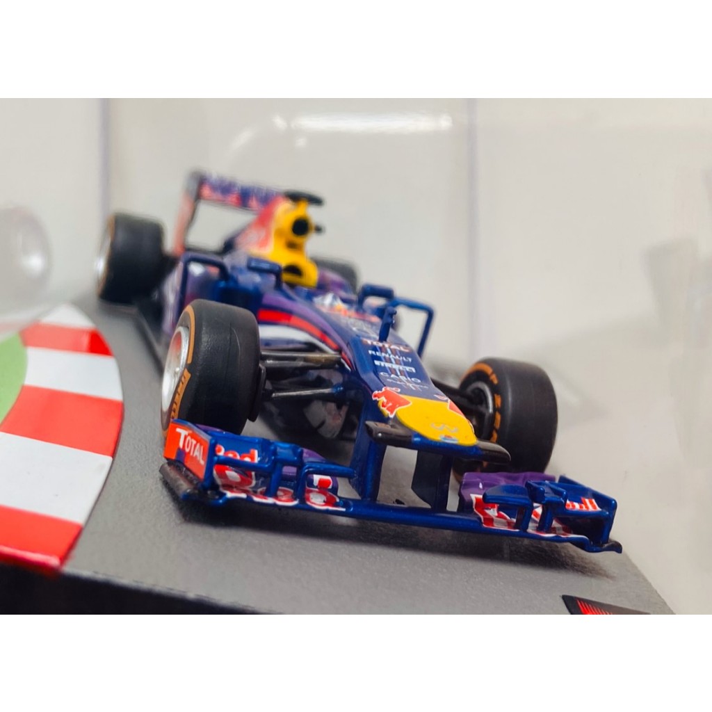 Miniatura Red Bull RB9 - Sebastian Vettel - World Champion