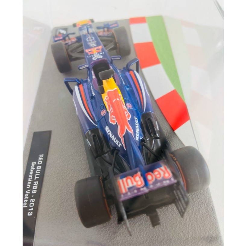 Miniatura Red Bull RB9 - Sebastian Vettel - World Champion