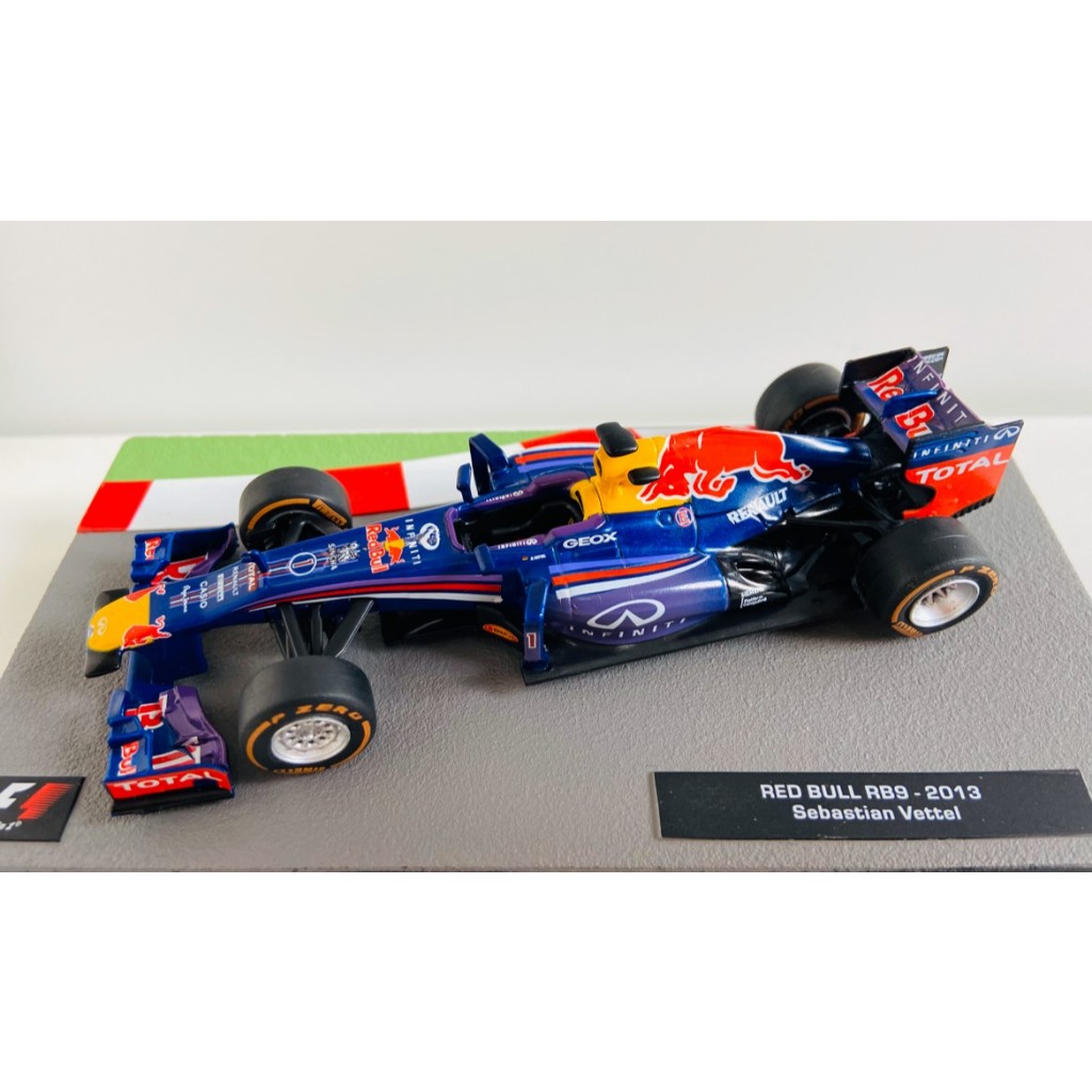 高級感 Bull Red Miniatura RB9 Champion World - Vettel Sebastian - ミニカー