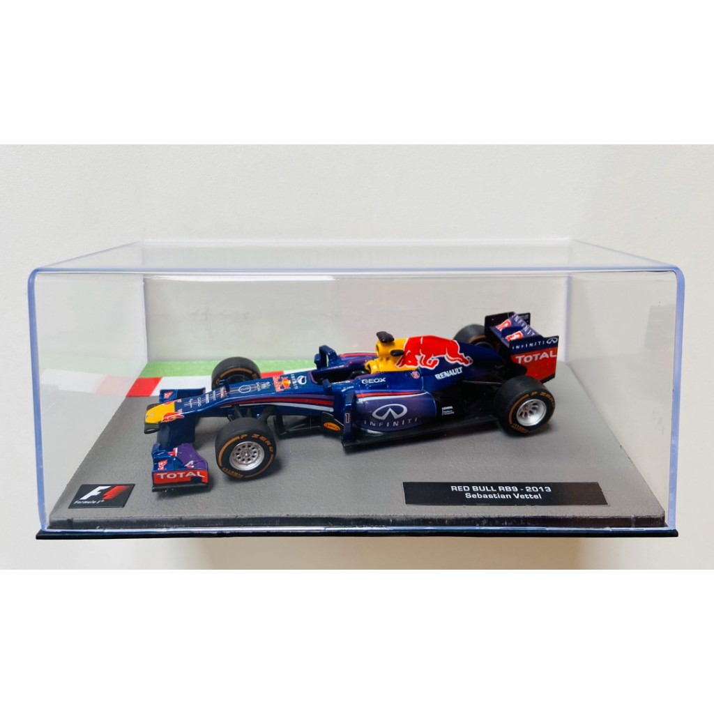 完成品 Miniatura Red Bull RB9 - Sebastian Vettel - World Champion ミニカー