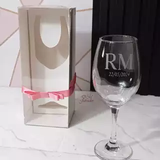 Kit Individual - 1 Caixa + 1 taça Barone Vinh* Personalizada