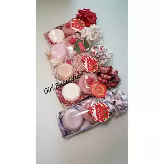 Lembrancinha de Natal na caixinha com laço bola, toalhinha social e sabonete Natura tododia 90g.