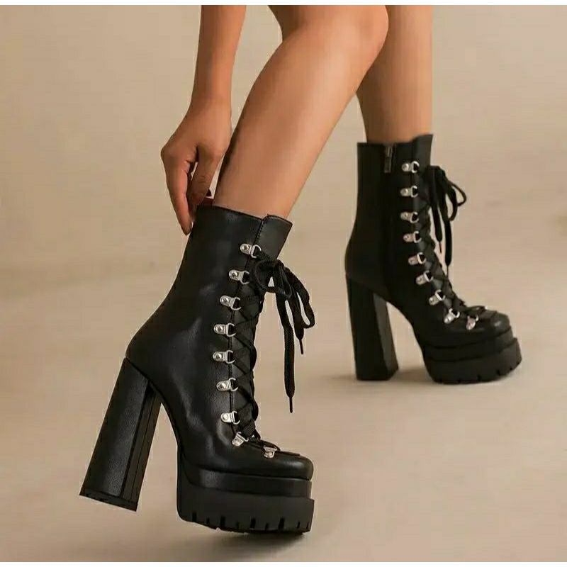 Bota tratorada preta salto cano alto salto plataforma Gotica Gothic ...