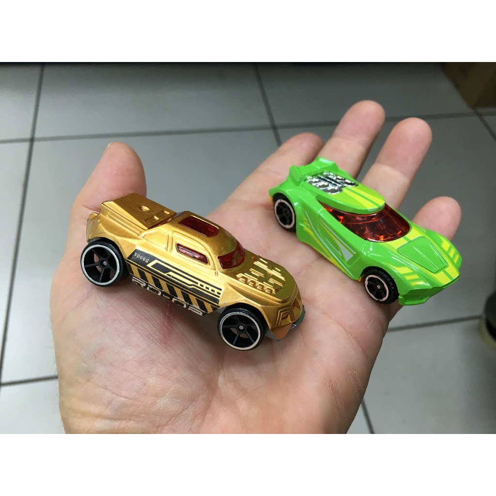 carrinhos mesmo modelo Acceleracers o Rd-08 e o CHicane da City WHeels ...