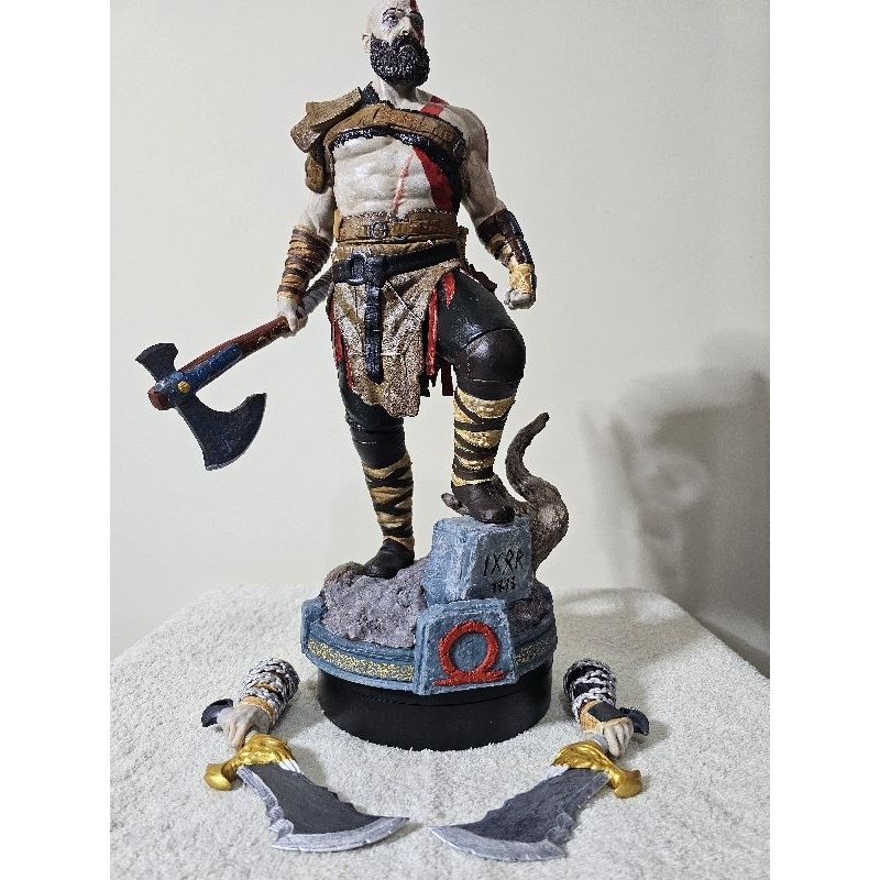 Action figure - Kratos God of War 35cm, encaixes com ímã, feito em resina.