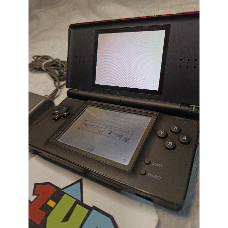 Nintendo ds lite com carregador. tela de cima NÃO APARECE AS IMAGENS.