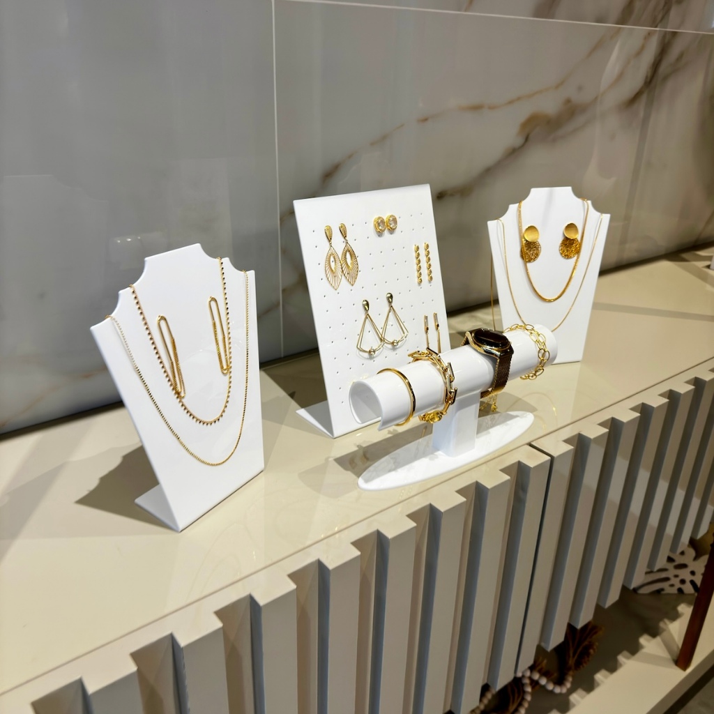 Kit Expositores Bijuterias Vitrine para loja de joias e acessórios ...