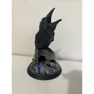 Torre de dados - Corvo e caveira, produzida com filamento.