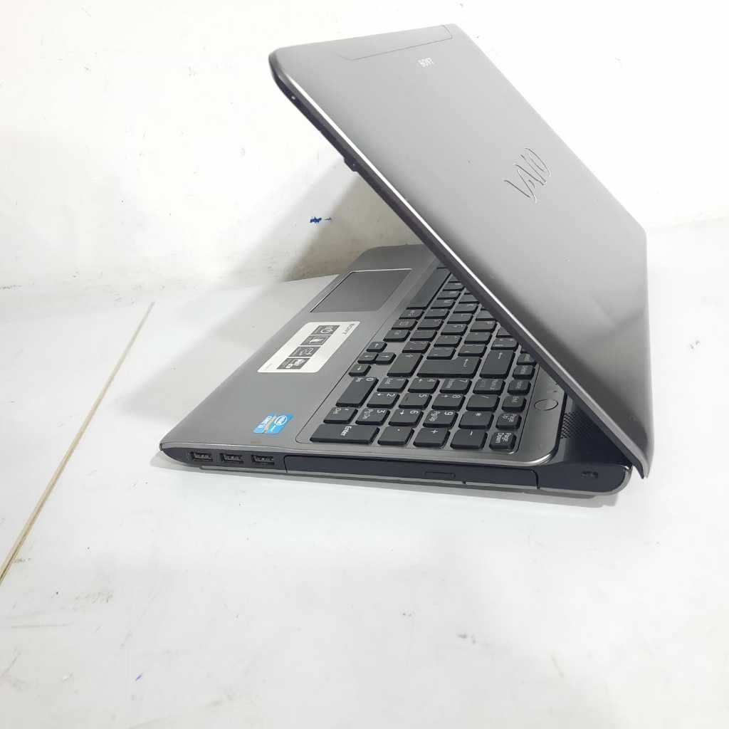 Notebook Sony Vaio Sve151J11x Core i3 3110m 2.4ghz Memoria 4gb ddr3 ssd 120gb Notebook Sony Vaio Sve151J11x Core i3 3110m 2.4ghz Memoria 4gb ddr3 ssd 120gb