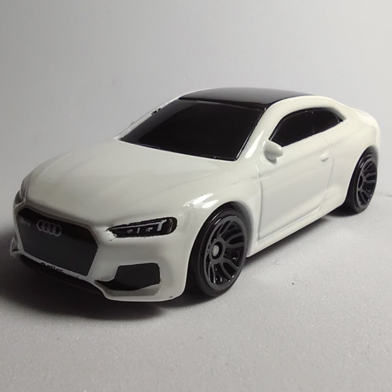 Hot Wheels Audi RS5 branco exclusivo pack
