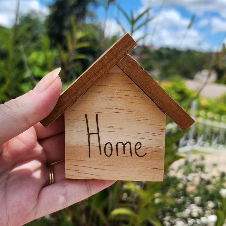 Casa Imã de Geladeira - Madeira Pinus e Teca / Decoração