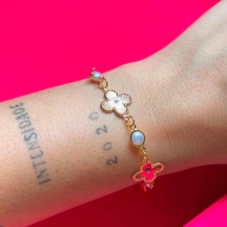 Pulseira Virginia Trevo da Sorte Dourada Perolada Modinha Blogueira