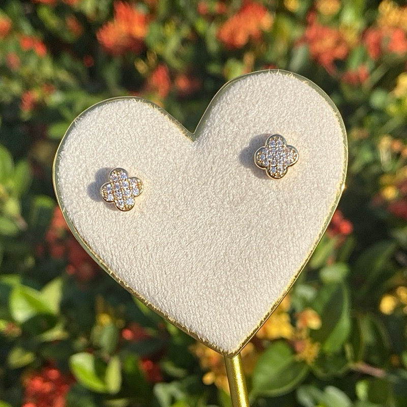 Brinco Feminino Trevo Cravejado Banhado a Ouro 18k