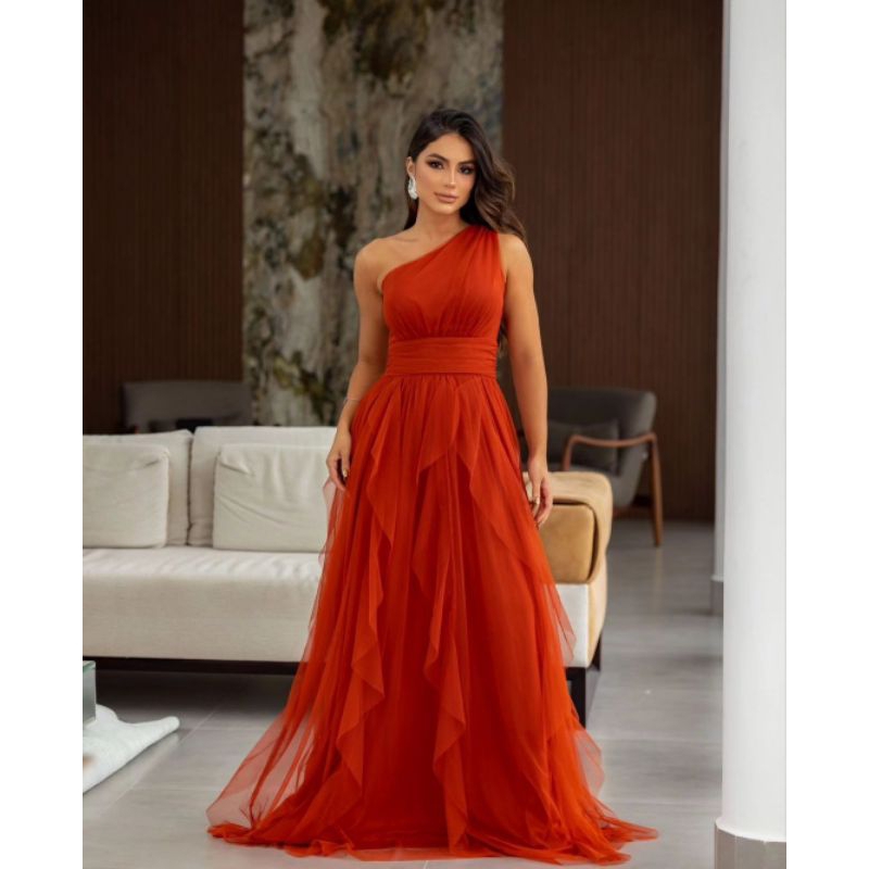 Vestido Madrinha um ombro só, camadas. Cascata.Tendência 2025 ...
