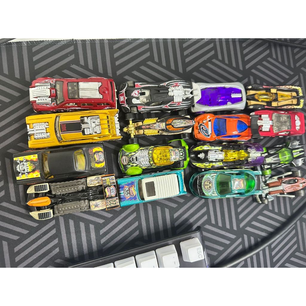 MINIATURAS ORIGINAIS DO FILME HOT WHEELS ACCELERACERS E VIA 35 EM PERFEITO ESTADO