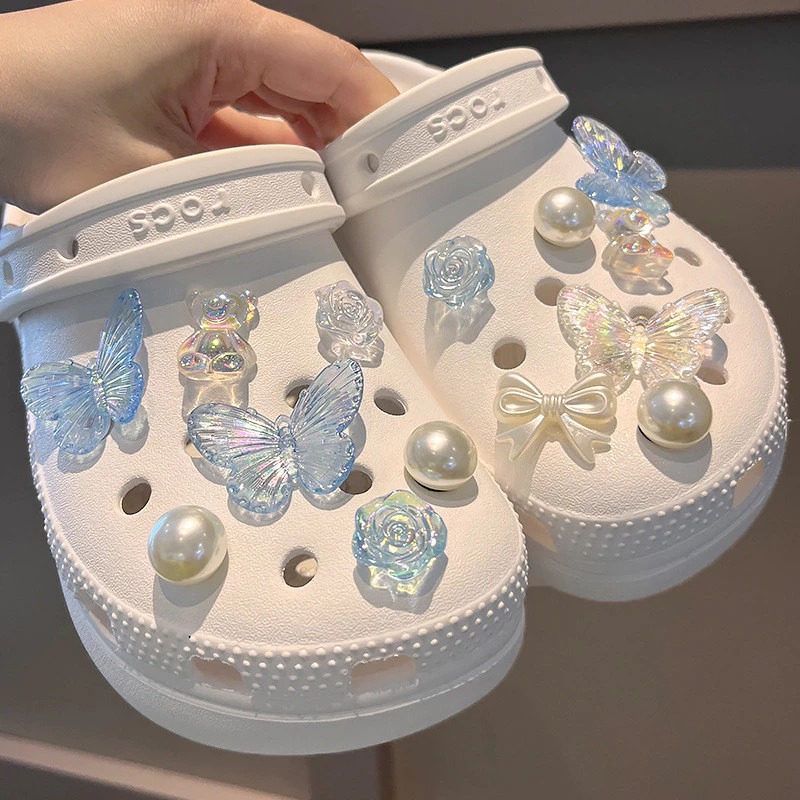 Crocs Feminina Com Enfeites De Borboleta e Pérolas | Shopee Brasil
