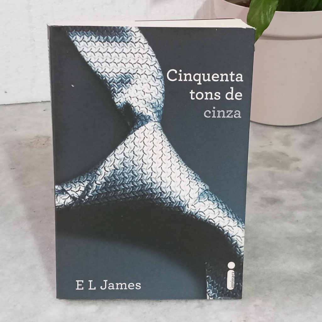 Livro: Cinquenta Tons De Cinza - E L James | Shopee Brasil