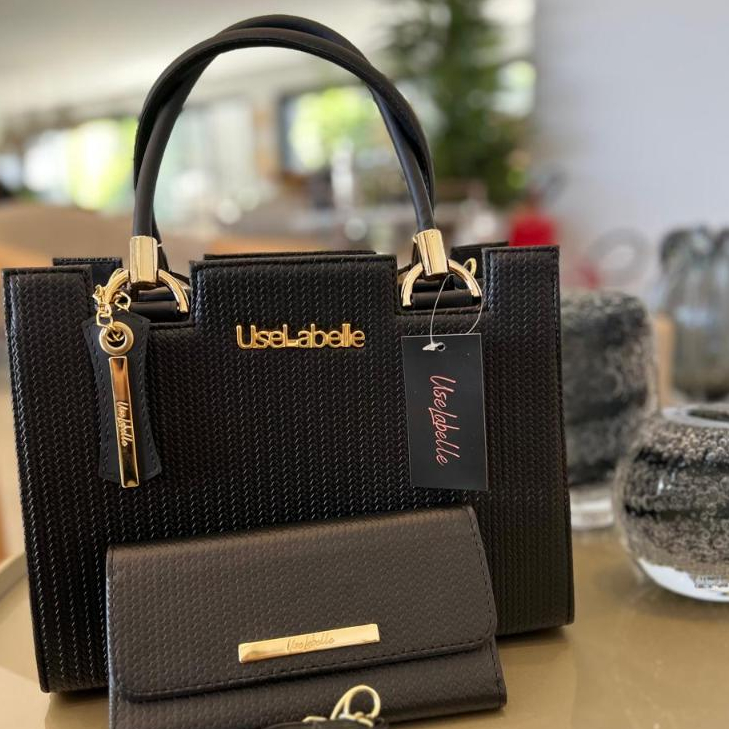 Kit Bolsa Feminina Preta com Metais em Dourado Elegante Moderna ...