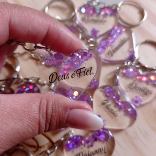 10,20,30,unid.Mini chaveiro em resina coração com nomes. Mimo p/clientes, aniversário,casamentos professores em Oferta na Shopee