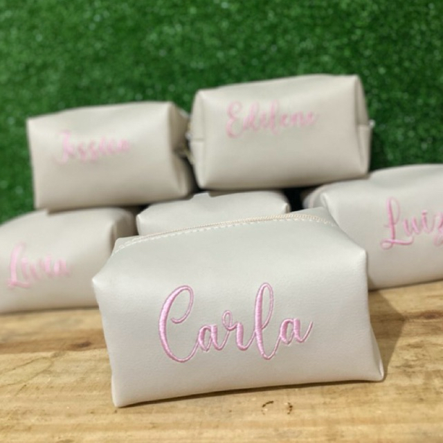 Bolsinha multifuncional personalizada média, perfeita para presentear madrinhas, debutantes e também usar no dia a dia