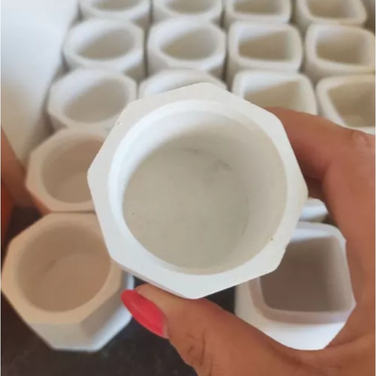 Conjunto com 100 Mini Vasinhos de Gesso Branco para Decoração de Velas