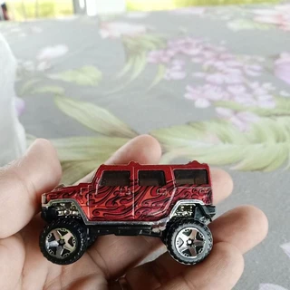 Miniatura hotwheels hummer h2 vermelho - COM MARCAS DE USO