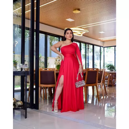 Vestido feminino longo com capa - beleza e estilo