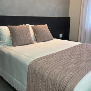Kit Peseira Manta de Tricot + 2 Capas de Almofada para Cama e Sofá King Decoração RAVENA