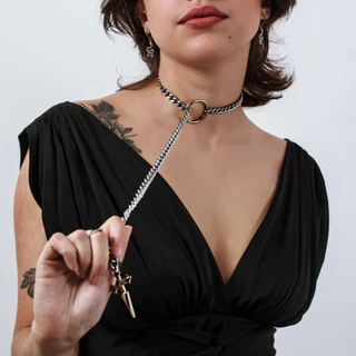 Colar Corrente Gravatinha Feminina BDSM Resistente Puxe Prateada Rock Punk Off
