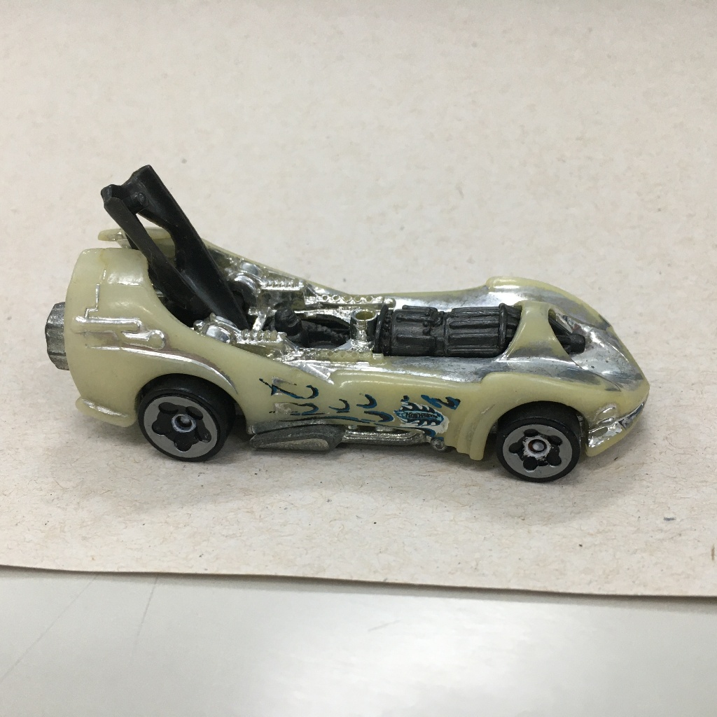 carro com turbina cockpit abre e levanta com piloto Power Rocket da Hot WHeels