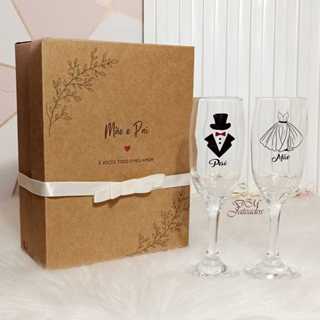 Kit presente Pai e Mãe dos Noivos - Caixa + 2 Taças em Oferta na Shopee