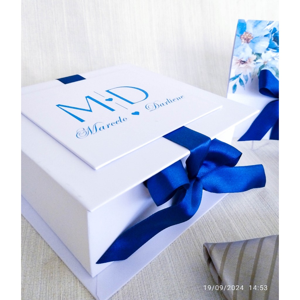 CAIXA CONVITE PADRINHOS CASAMENTO AZUL ROYAL - Cartonada 15x15x7cm PERSONALIZADA com Iniciais