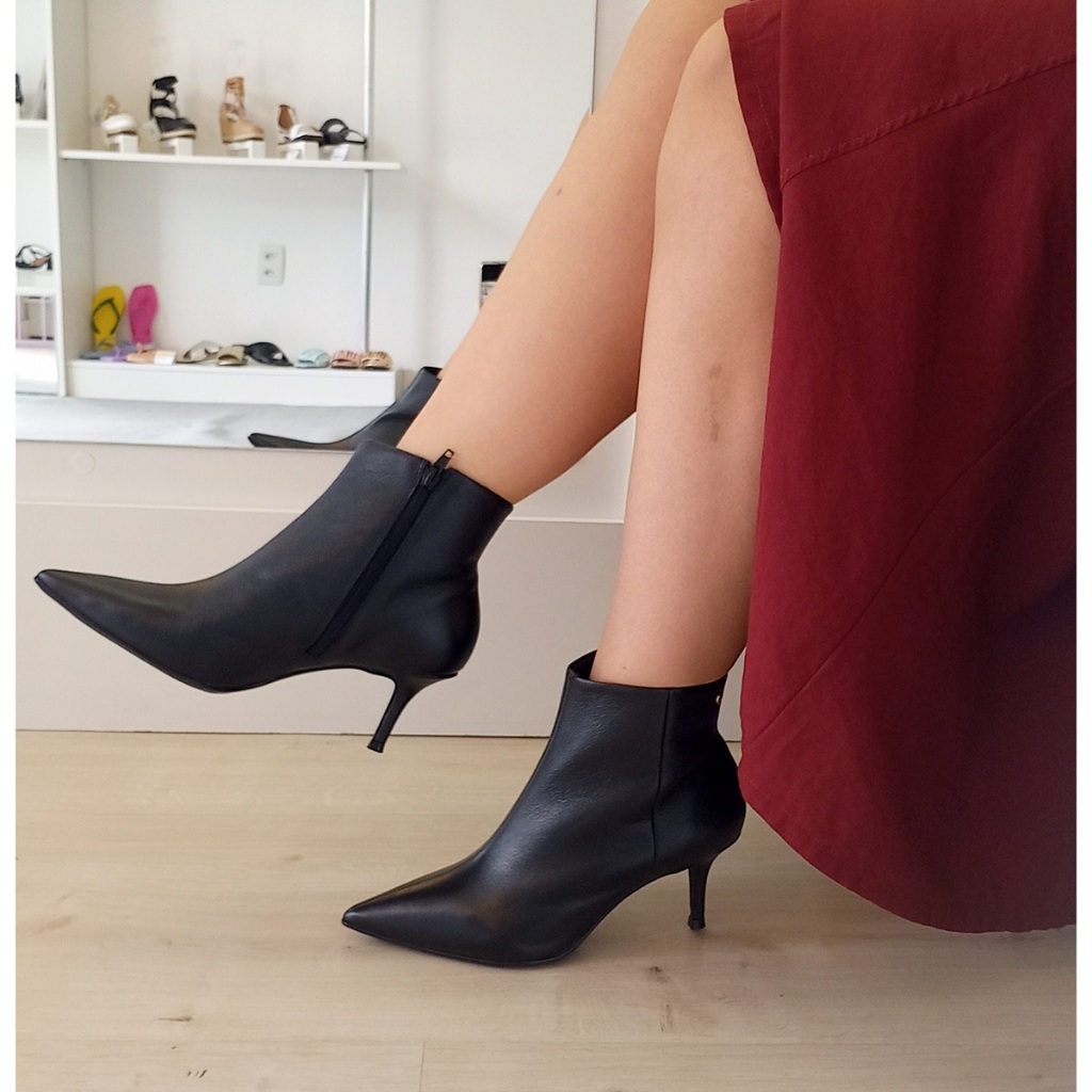 Bota Feminina Cano Curto Bico Fino Salto Fino Preta em Couro Legítimo ...