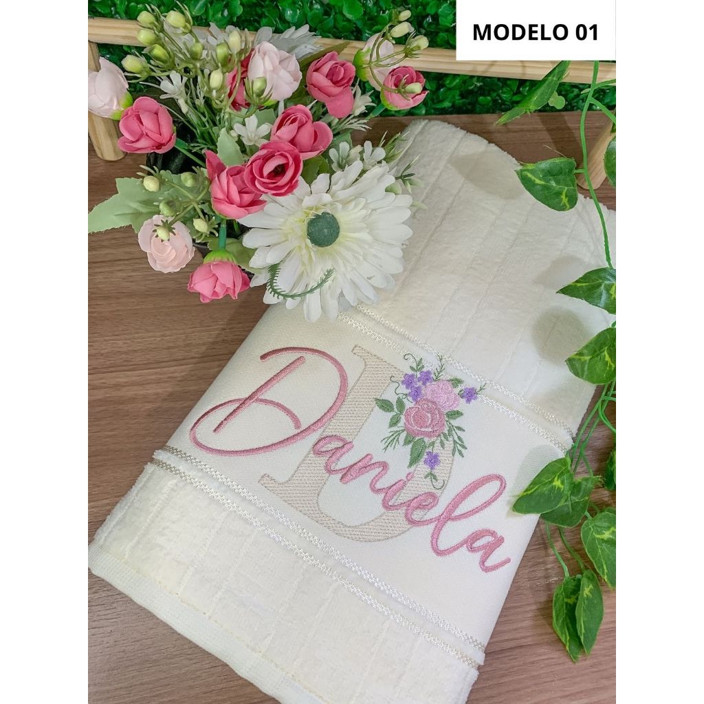 Toalha de Banho Bordada Personalizada com Nome - Feminina - Floral ...