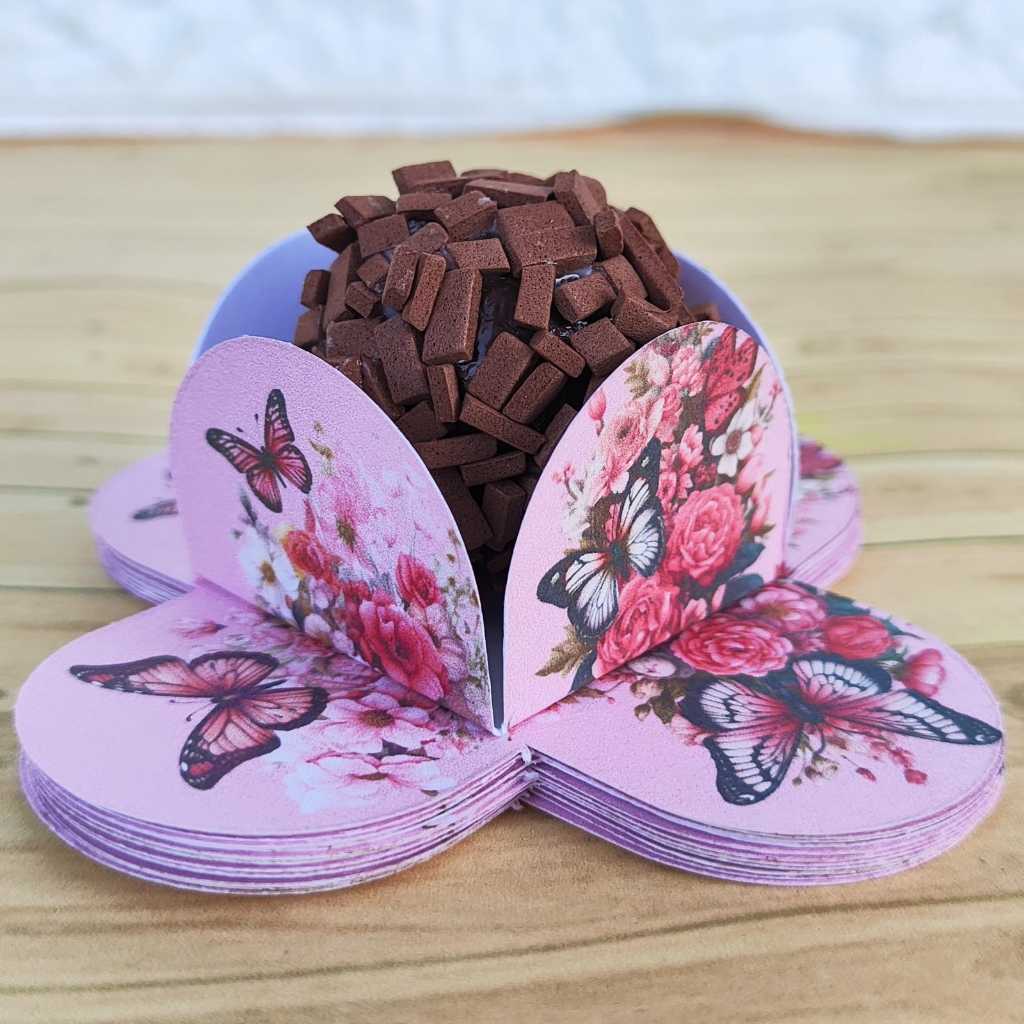 50 Forminhas Personalizadas de Doce Brigadeiro 4 Pétalas Festa ...