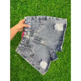 Short Jeans Com Strass E Barrinha Costurada