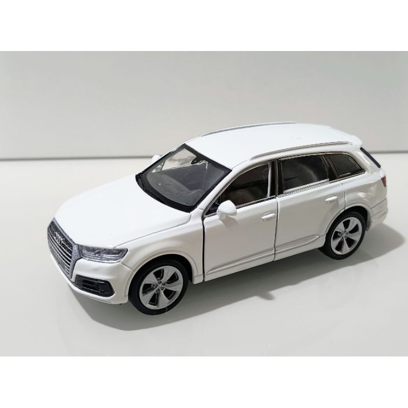 Miniatura Carrinho De Metal Audi Q7 | Shopee Brasil