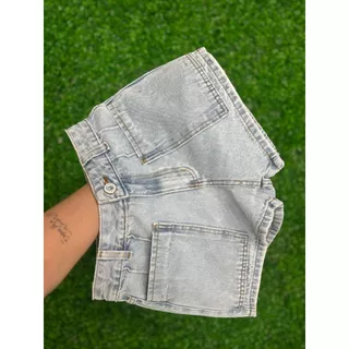 Short Jeans Lavagem Clara Com Bolsos Frontais