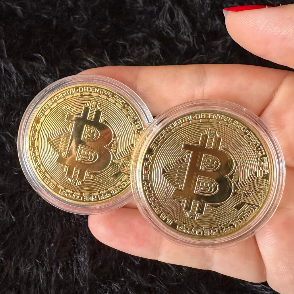 Kit 2 Moedas de Bitcoin física Banhada a Ouro + cápsula protetora moeda  alusiva colecionável | Shopee Brasil