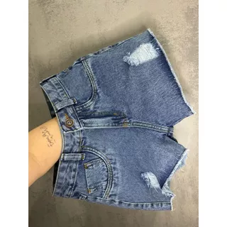 Short Jeans Detalhe Destroyed Com Lavagem Escura E Barrinha Costurada