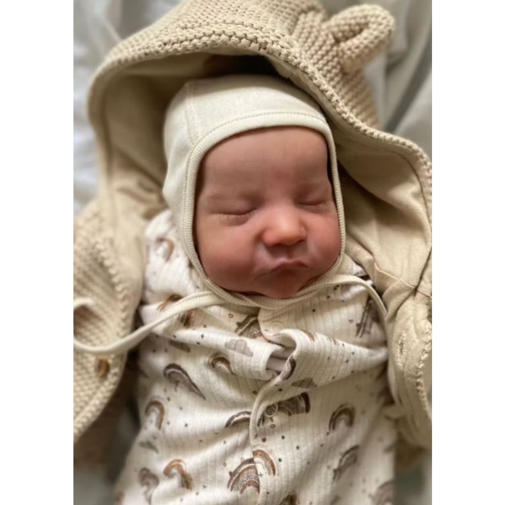 Boneca Reborn  Bebê Realista Silicone Original Bebe Pode dar Banho Vestido e Bolsa de Maternidade