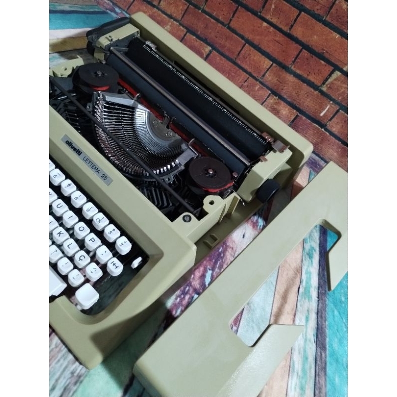 Máquina de escrever Olivetti Lettera 25 Bege | Shopee Brasil