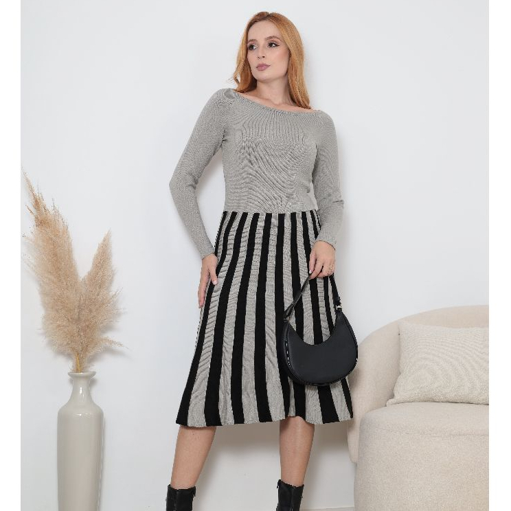 Vestido Tricô Modal Manga Longa Estilo Saia Rodada em Listra