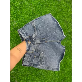Short Jeans Cintura Alta Com Detalhes De Strass E Barra Costurada Marmorizada