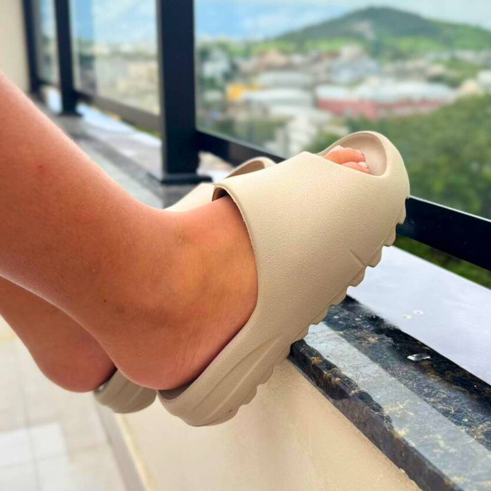 Chinelo Slide Nuvem Unissex Confortavel 2025 - Ideal Para Quem Ama ...