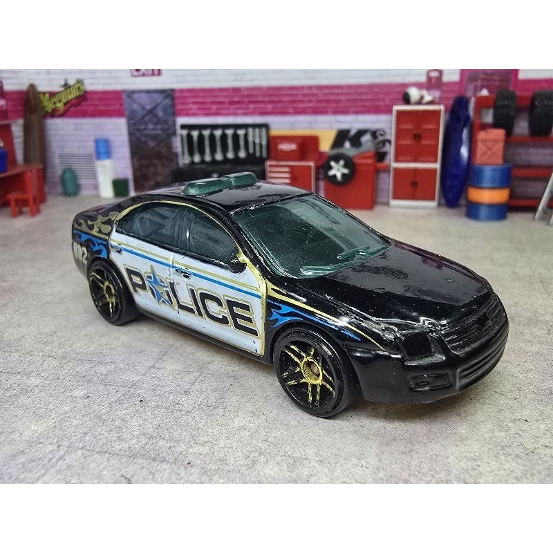 Hot Wheels Ford Fusion Police Identifiée PK5 - 2007 - Échelle 1:64 - Modifiée - Occasion