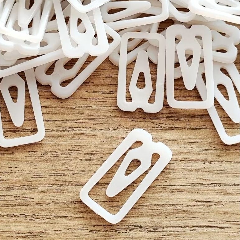 KIT COM 200 un.CLIPS RETANGULAR em POLIESTIRENO PARA CAMISA E/OU CALÇA ...