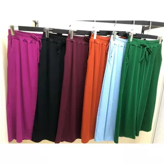 Calça Pantacourt Canelada Com bolso nas laterais 213