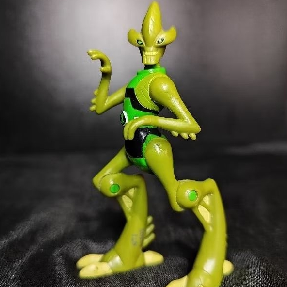 Raro Boneco Ben 10 Omniverse Crashhopper Original Bandai