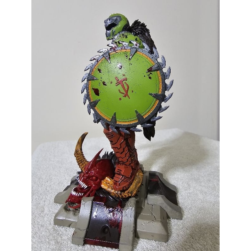 Action figure - Doom: The Dark Ages, feita em resina.